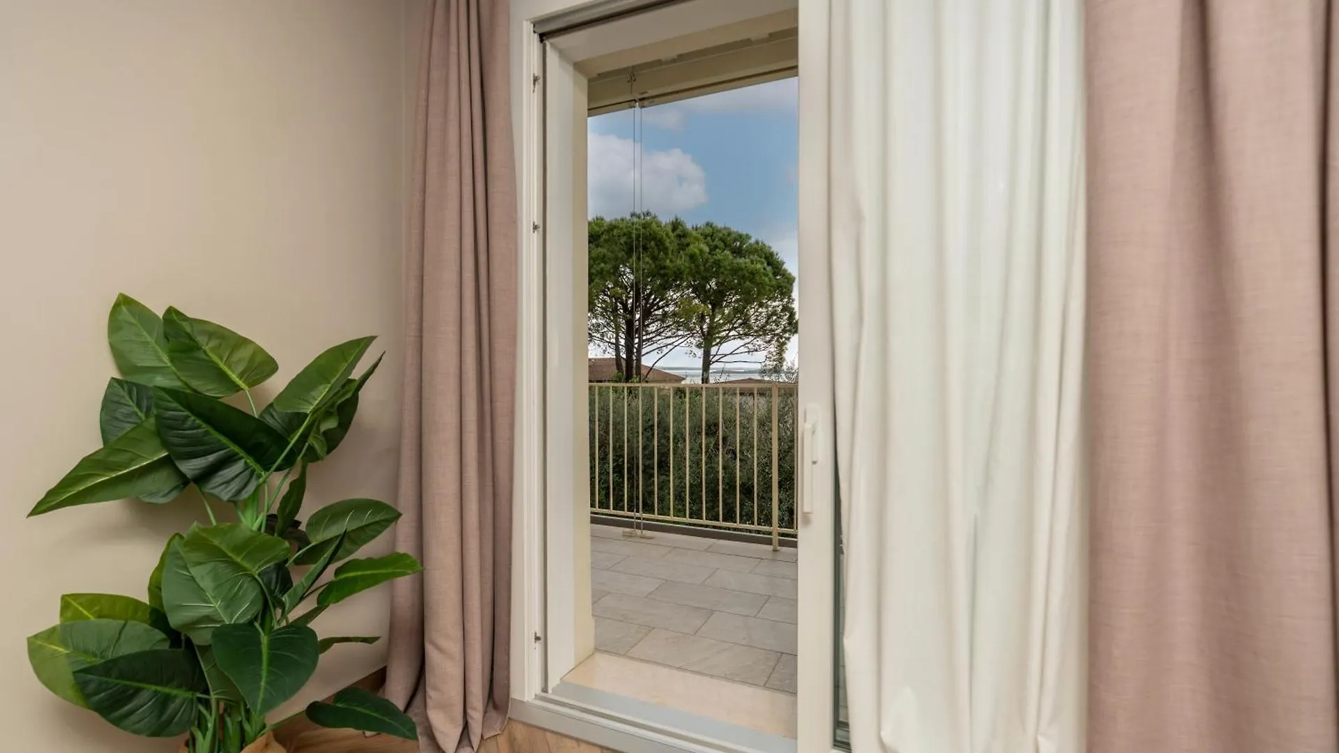 ***  Bed & Breakfast La Home And Apartments Moniga del Garda Italy