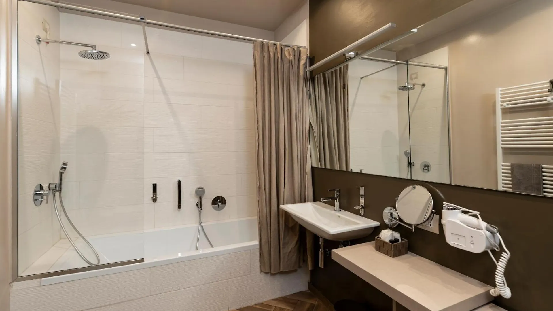 ***  Bed & Breakfast La Home And Apartments Moniga del Garda Italien